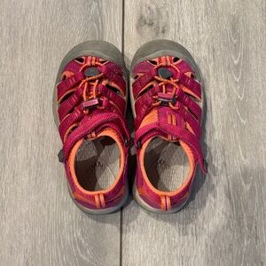 Keen Girl’s Newport H2 Sandals Size 12